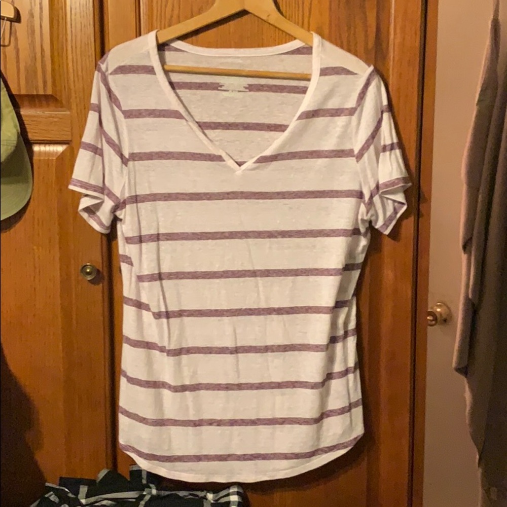 V-neck t-shirt